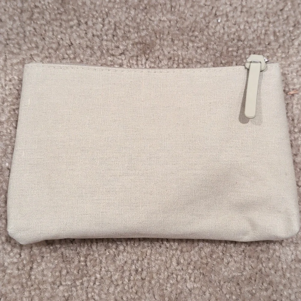 Cathay Pacific Premium Economy Amenity Bag - Picture 2 of 3